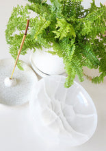 Load image into Gallery viewer, Selenite bowl