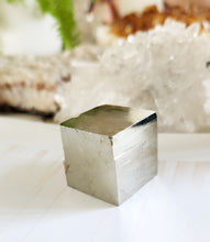 Load image into Gallery viewer, Pyrite cube
