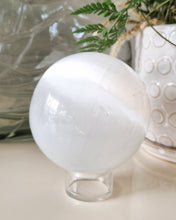 Load image into Gallery viewer, Selenite sphere