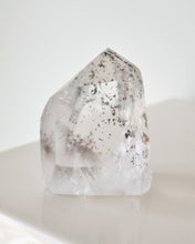 Load image into Gallery viewer, Quartz with Lodolite and Rutile inclusions