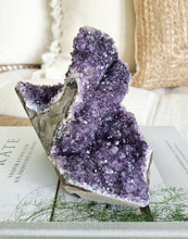 Load image into Gallery viewer, 2.3kg Amethyst standing cluster