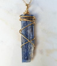 Load image into Gallery viewer, Kyanite pendant