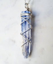 Load image into Gallery viewer, Kyanite pendant