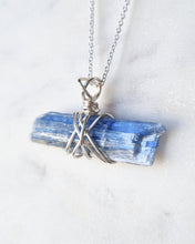 Load image into Gallery viewer, Kyanite pendant