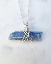 Load image into Gallery viewer, Kyanite pendant