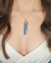 Load image into Gallery viewer, Kyanite pendant