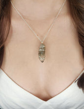 Load image into Gallery viewer, Inclusions Quartz pendant