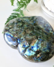 Load image into Gallery viewer, Labradorite heart