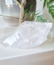Load image into Gallery viewer, Clear Quartz point