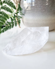 Load image into Gallery viewer, Clear Quartz point