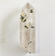 Load image into Gallery viewer, Epidote Quartz point