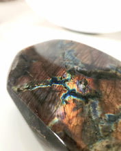 Load image into Gallery viewer, Labradorite standing freeform