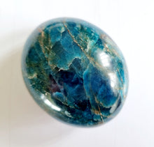 Load image into Gallery viewer, Blue Apatite palmstone