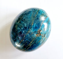 Load image into Gallery viewer, Blue Apatite palmstone