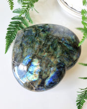 Load image into Gallery viewer, Labradorite heart
