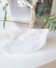 Load image into Gallery viewer, Clear Quartz point
