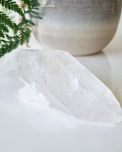Load image into Gallery viewer, Clear Quartz point
