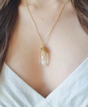 Load image into Gallery viewer, Madagascan (Clear) Quartz pendant
