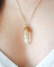 Load image into Gallery viewer, Madagascan (Clear) Quartz pendant
