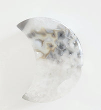 Load image into Gallery viewer, Agate moon
